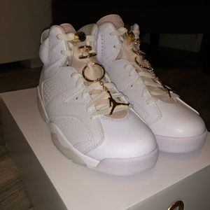 Women 7.5 Jordan 6 RETRO BRAND  NEW